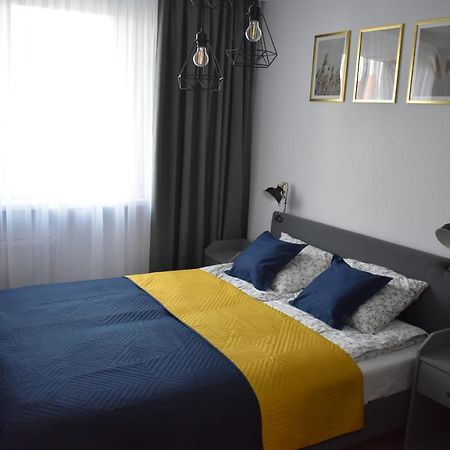 Apartament W Centrum Przy Parku Na Wyspie Piła Exterior foto